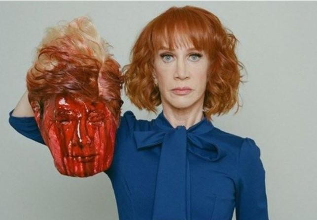 Η κωμικός που «αποκεφάλισε» τον Τραμπ σε απόγνωση: Μου κατέστρεψε τη ζωή!